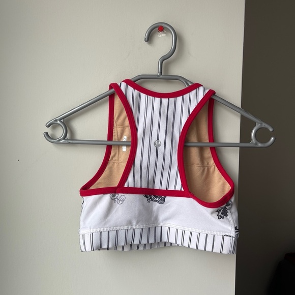 Lululemon Paisley Print V-Neck Sports Bra Size 4 - Picture 3 of 3